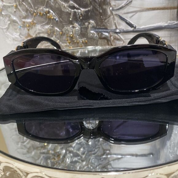 OVAL Sunglasses - Picture 2 of 5